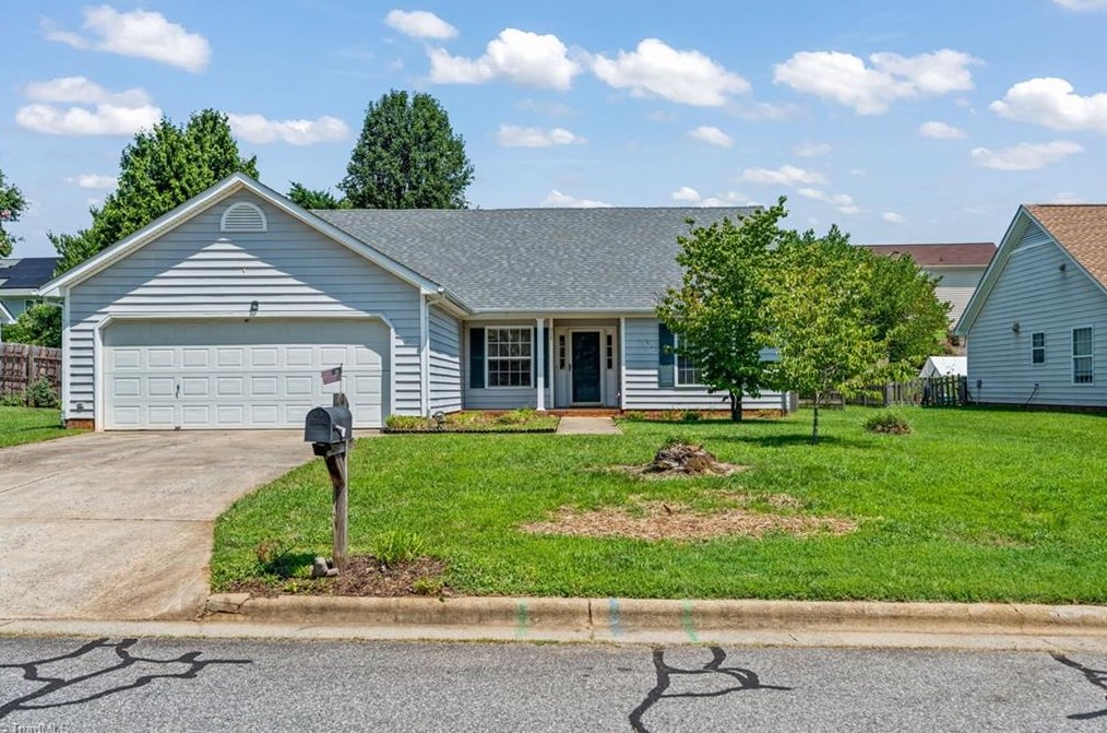 517 Pecan Ridge Cir, Kernersville, NC 27284