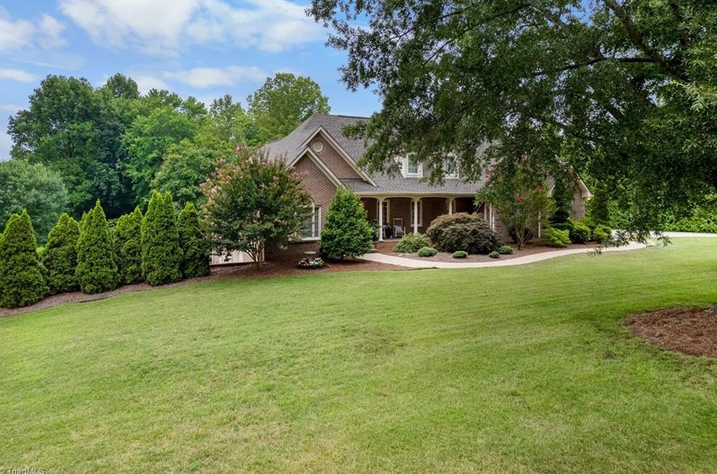 5548 Long Walk Dr, Kernersville, NC 27284