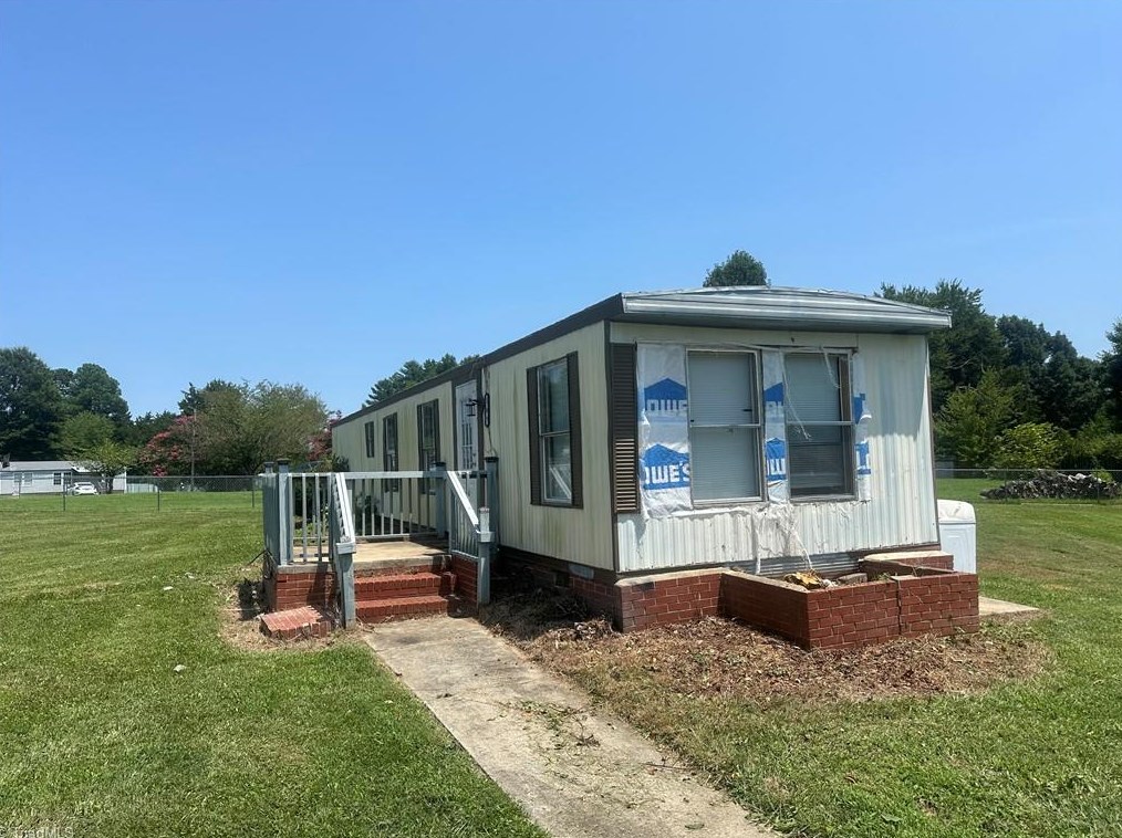 187 Oakdale Ln, Lexington, NC 27295