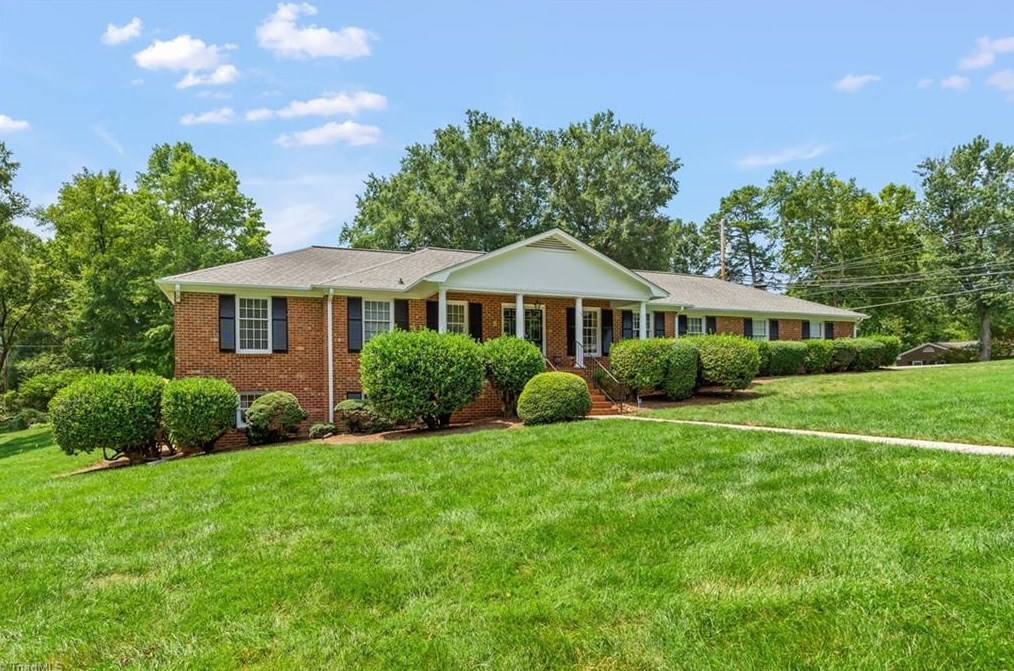 1125 Kensington Dr, High Point, NC 27262