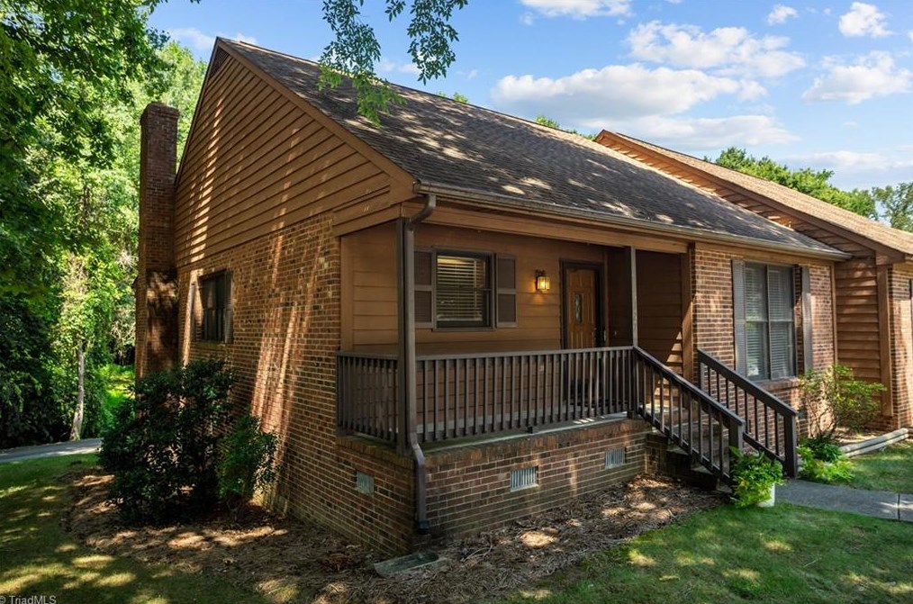 5127 Village Ln, High Point, NC 27263