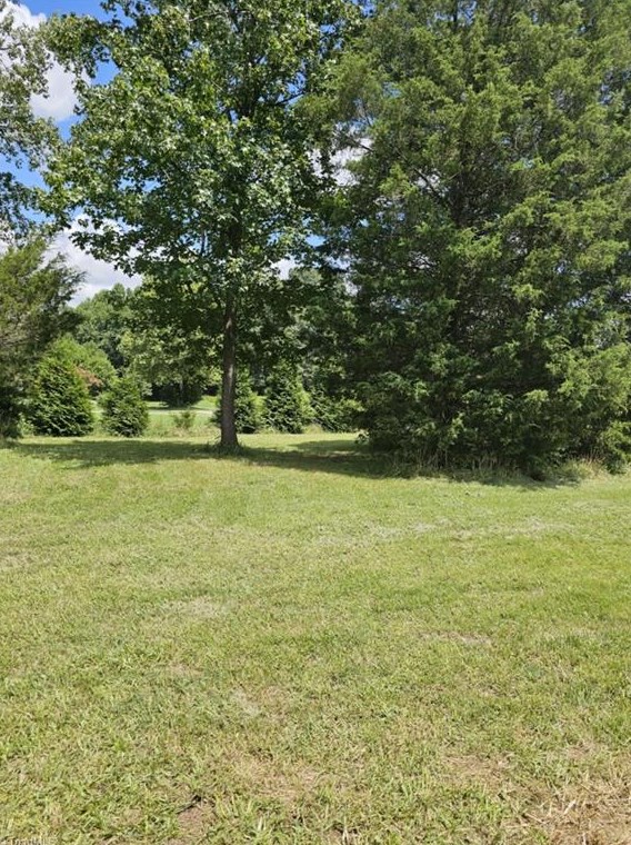 5821 Loradale Dr, Kernersville, NC 27284