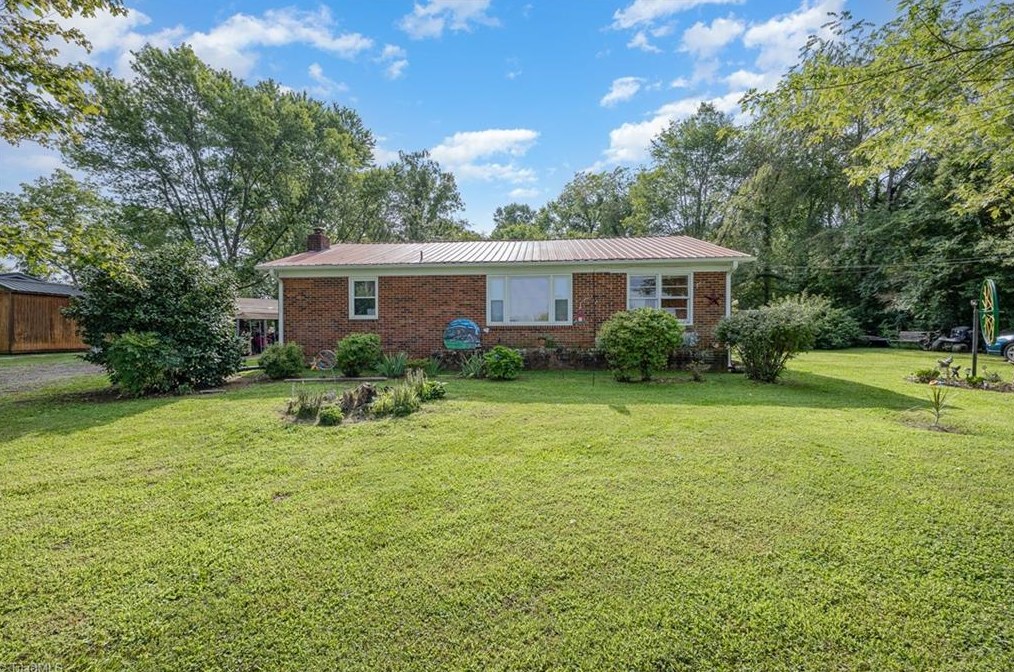 199 Simpson Rd, Mount Airy, NC 27030