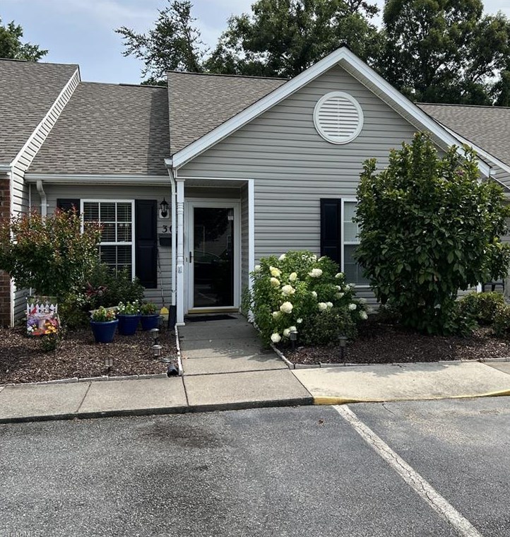 302 Campbell Gardens Rd, Kernersville, NC 27284