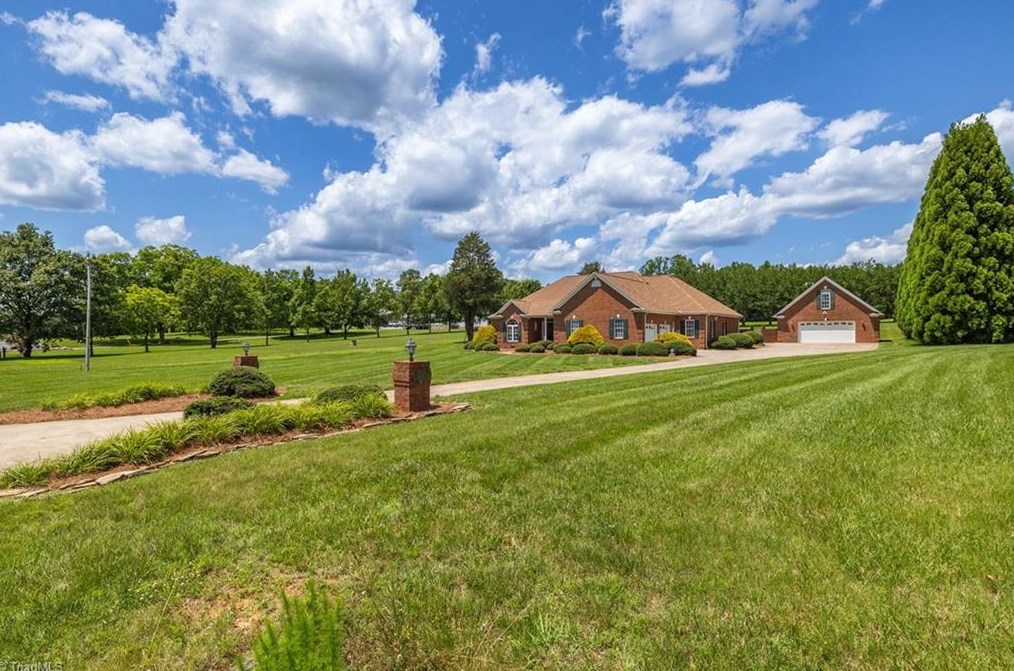 1106 Enterprise Rd, Lexington, NC 27295