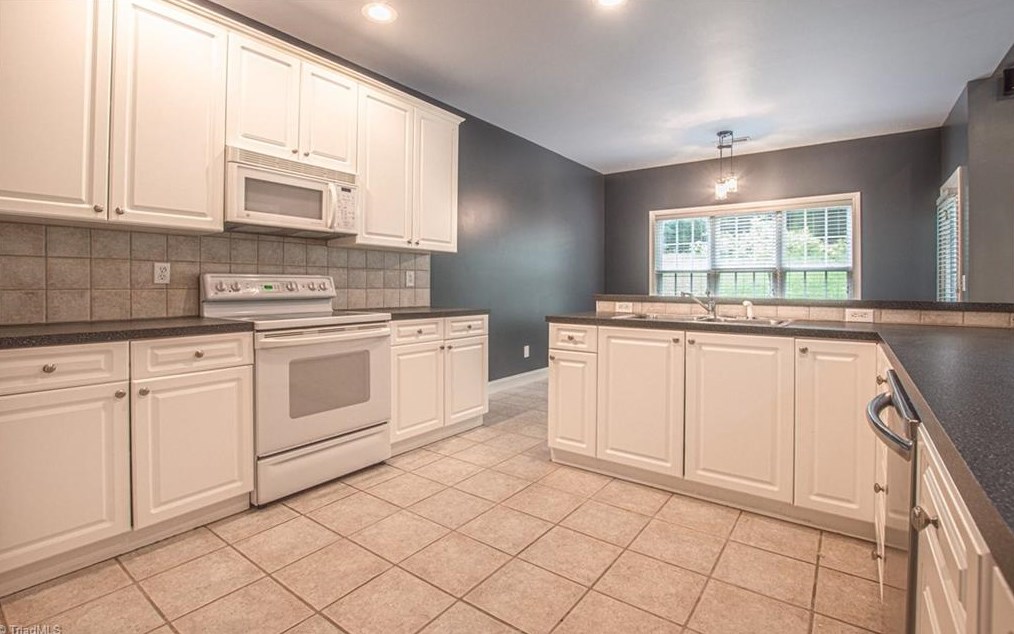 6205 Arden Cir, Clemmons, NC 27012