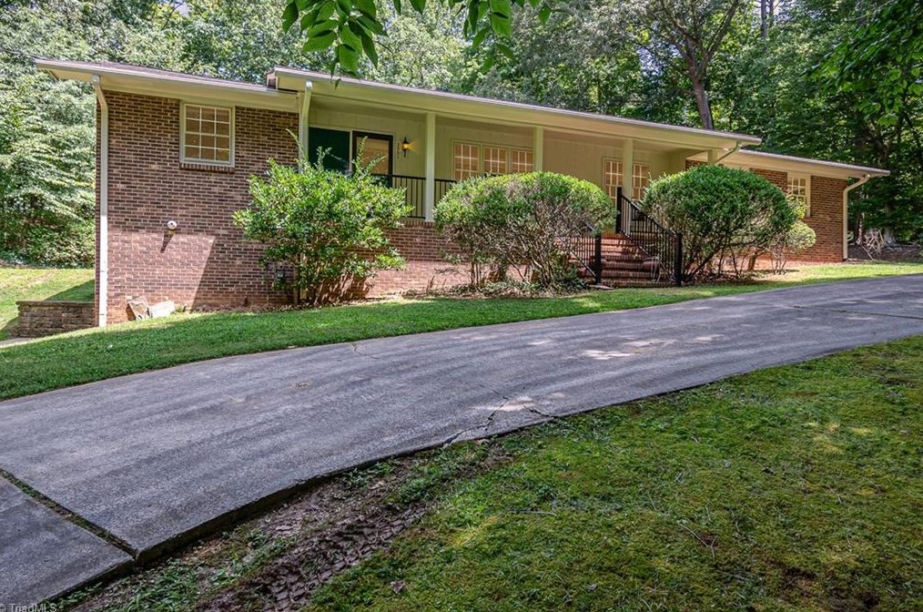 3951 Tonbridge Ln, Winston Salem, NC 27106