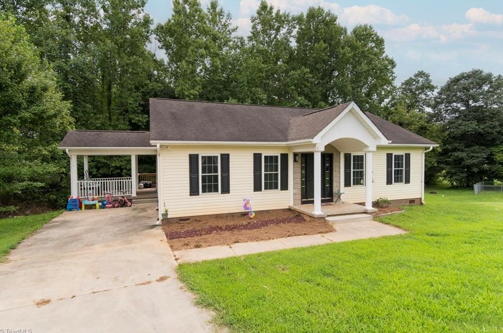 206 Bevel Jones Ct, Footsville, NC 27055