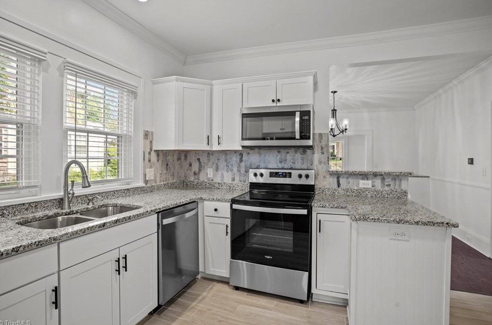 1834 Brantley St, Winston Salem NC  27103-3710 exterior