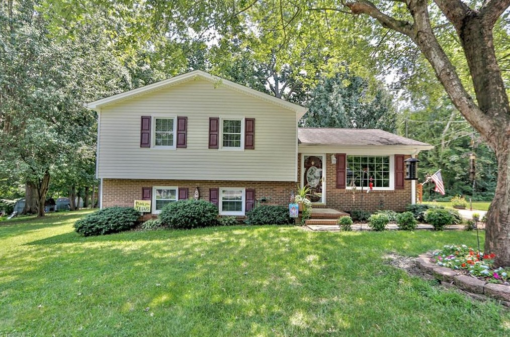 282 Oak Ridge Dr, Mount Airy, NC 27030