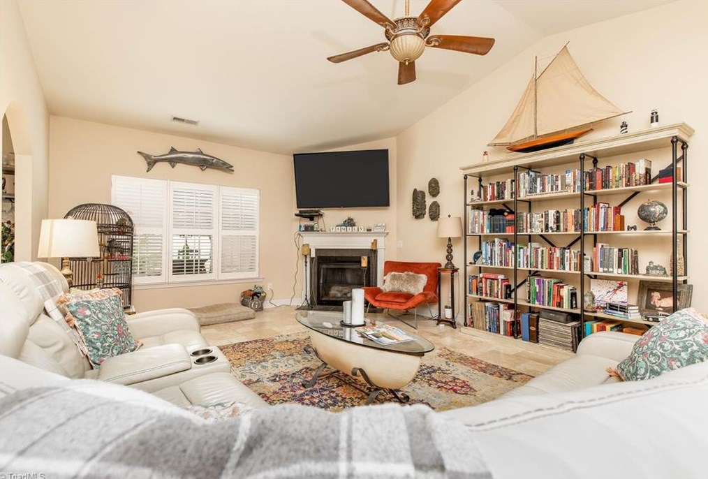 103 Waters Edge Dr, High Point, NC 27263