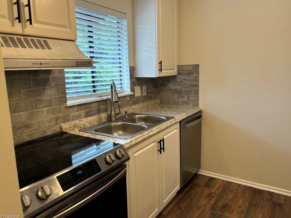 122 Cedar Cove Ln, Winston Salem, NC 27104