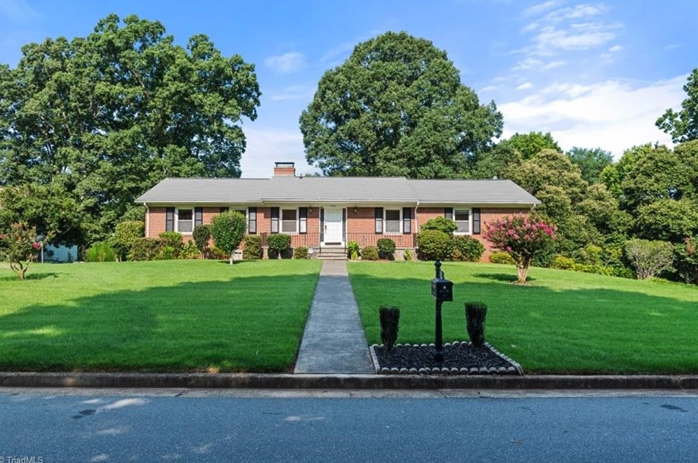 2566 Weymoth Rd, Winston Salem, NC 27103