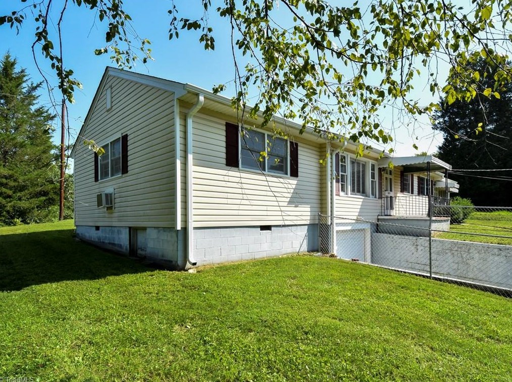 2215 E 1st St, Winston Salem, NC 27101
