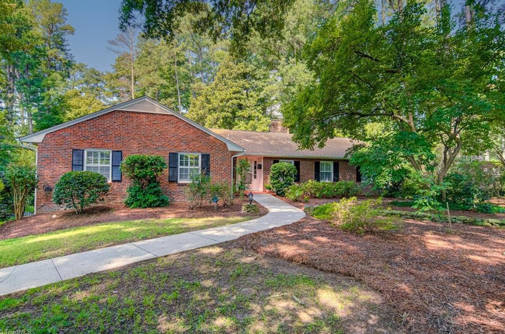 218 Knollwood St, Winston Salem, NC 27104-4130