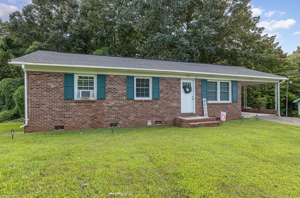 141 Eleanor Ave, Mount Airy, NC 27030