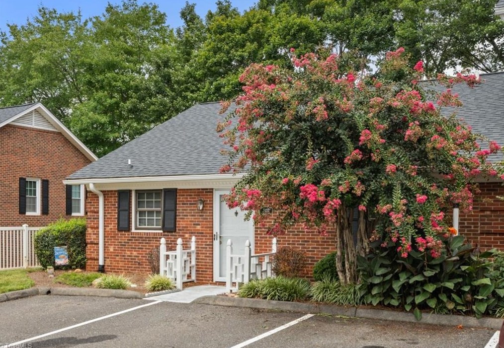 2907 Burke Pl Ct, Winston Salem, NC 27103