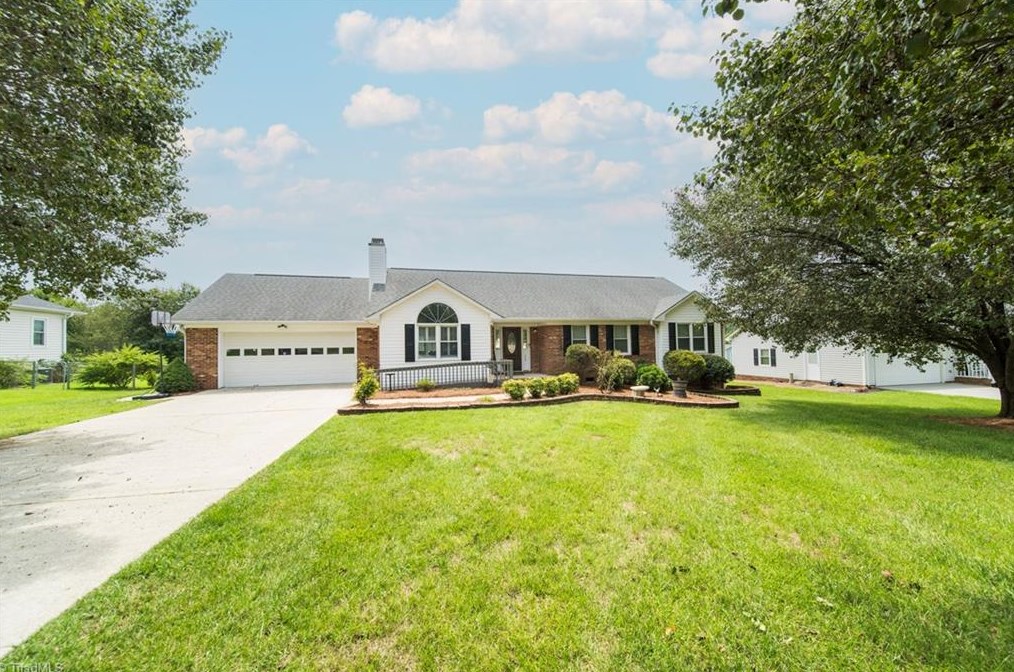245 Lumina Dr, Lexington, NC 27295
