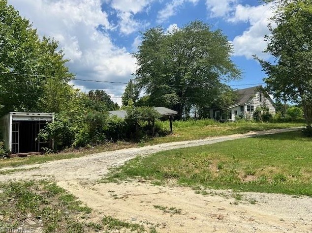 216 Belvue Dr, Mount Airy, NC 27030