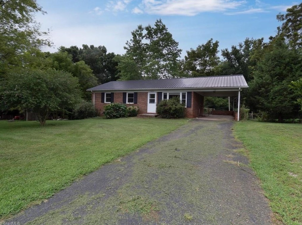 159 Atkins Ln, Mount Airy, NC 27030