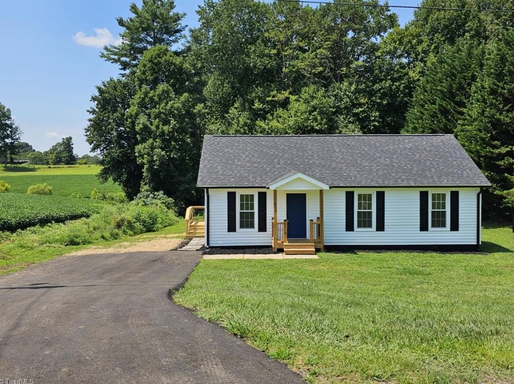 819 Lake View Dr, Devotion, NC 27017