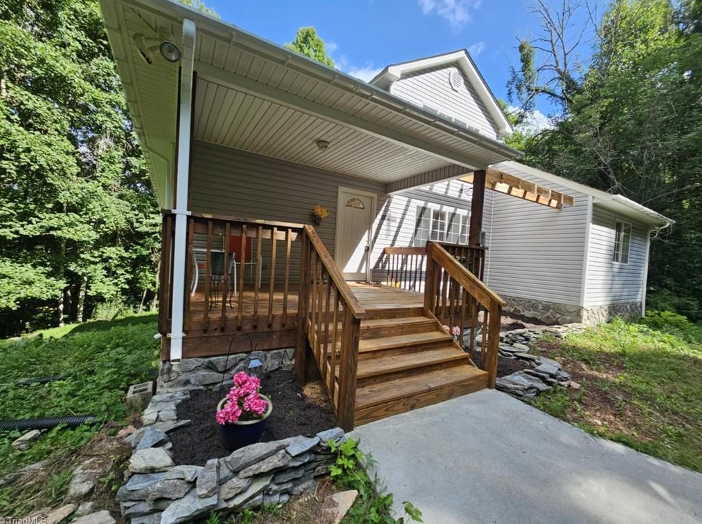 2161 Stone Mountain Rd, Vilas, NC 28692