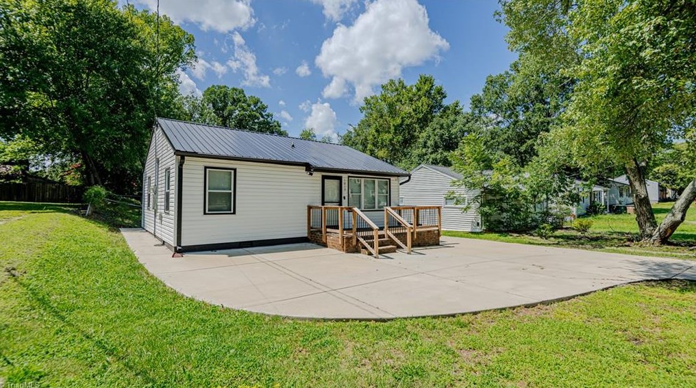 1015 Sykes Ave, Greensboro, NC 27405-6141