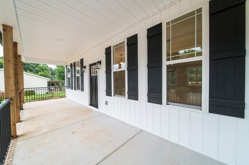 907 Sportsmans Dr, Winston Salem, NC 27101