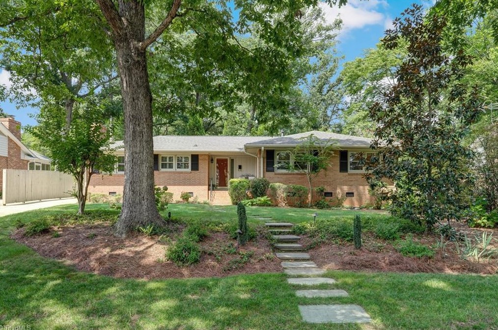 3018 Stratford Dr, Greensboro, NC 27408-2624