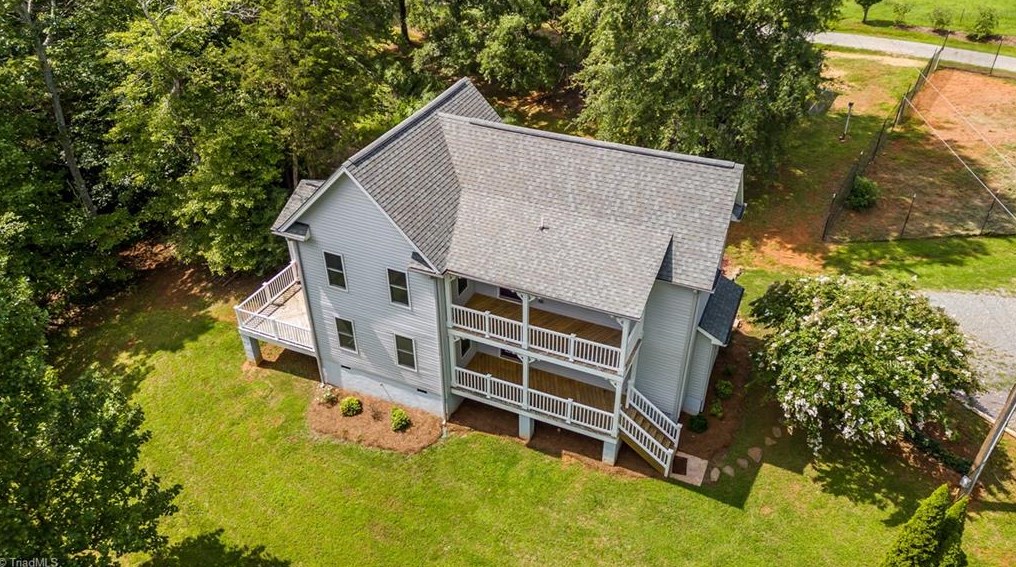 1043 Autumn Dr, East Bend, NC 27018