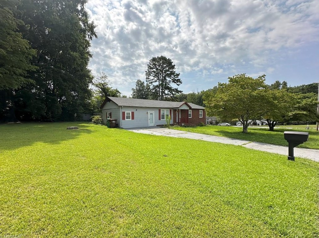 1416 Waterloo Dr, High Point, NC 27260