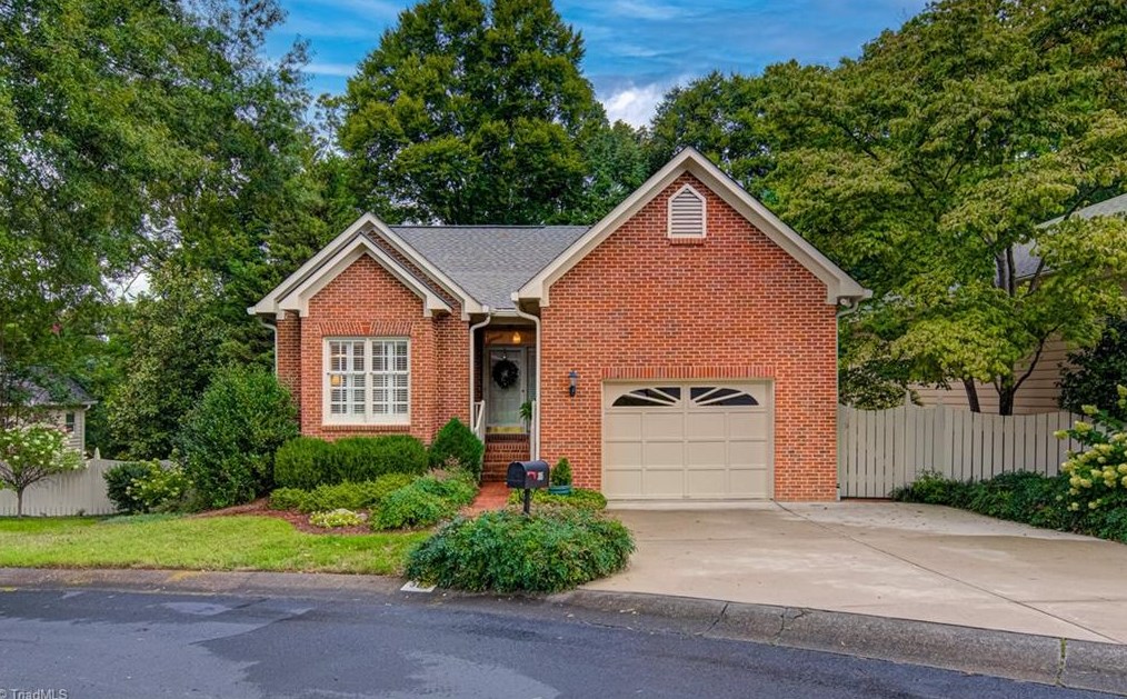 305 Hambrick Ct, Winston Salem, NC 27106
