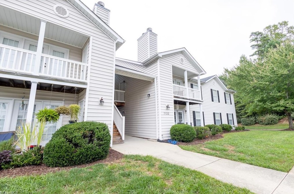 7133 Friendly Ave, Greensboro, NC 27410-6292
