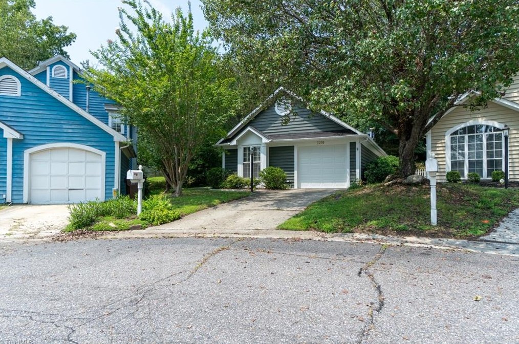 3219 Pipers Way, High Point, NC 27265