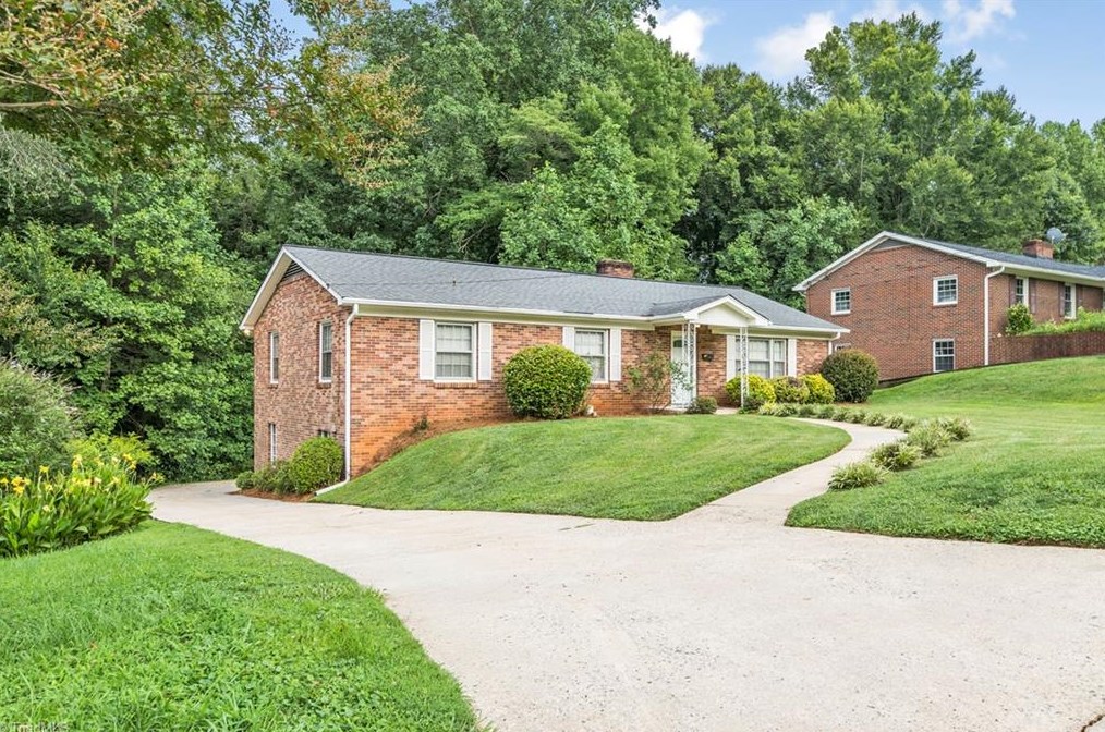 1317 Pinebluff Rd, Winston Salem, NC 27103