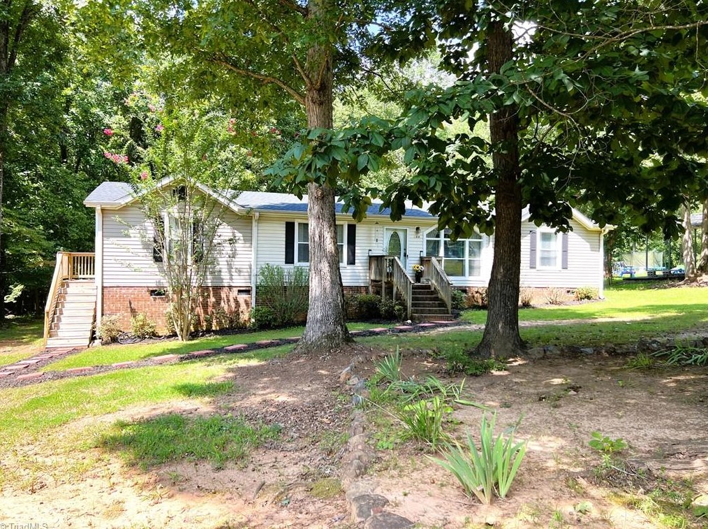 140 Falling Brook Rd, Stokesdale, NC 27357