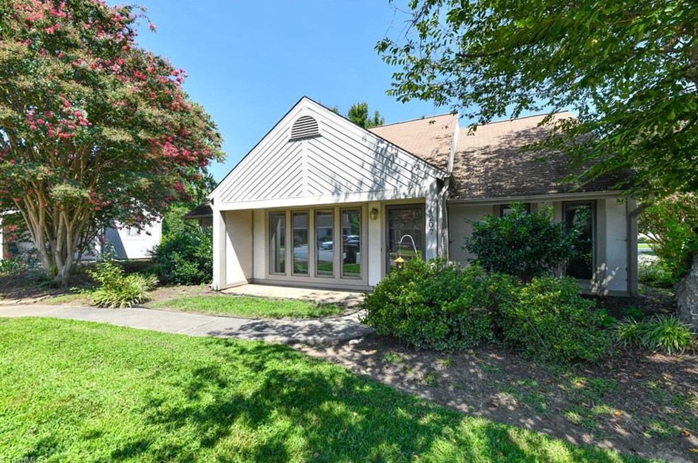 4207 Sunburst Dr, High Point, NC 27265