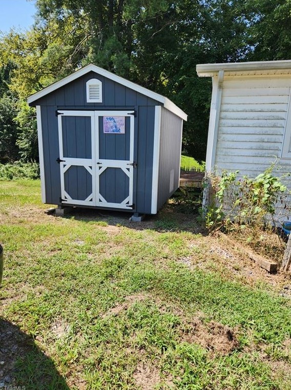 2167 S Mckinney Rd, Mount Airy, NC 27030