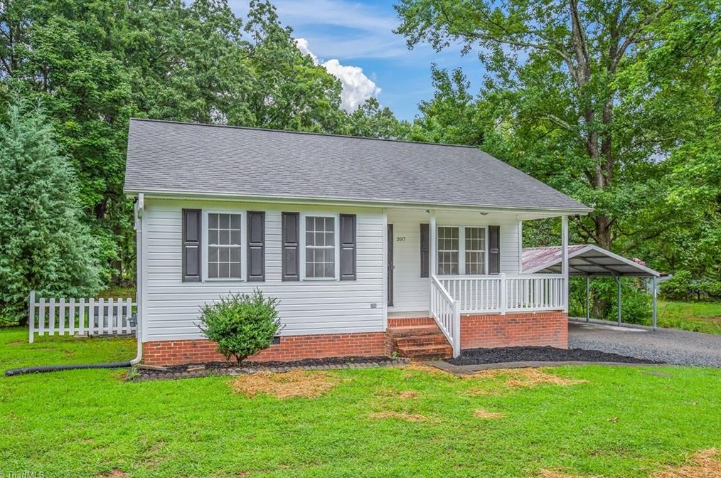 207 12th Ave, Ayersville, NC 27027