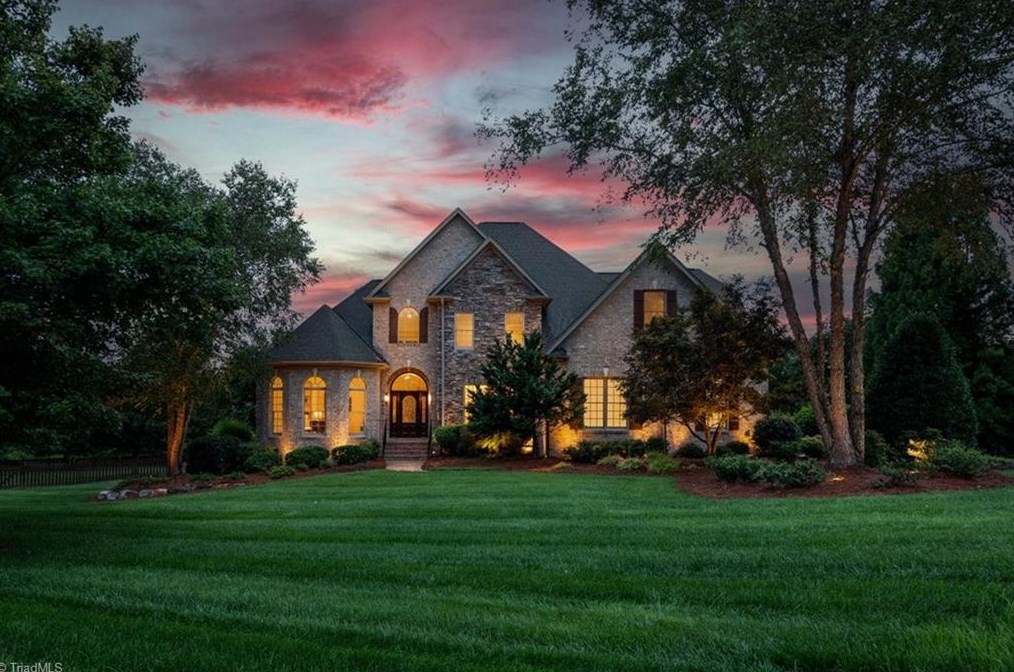 8400 Parkchester Pl, Oak Ridge, NC 27310
