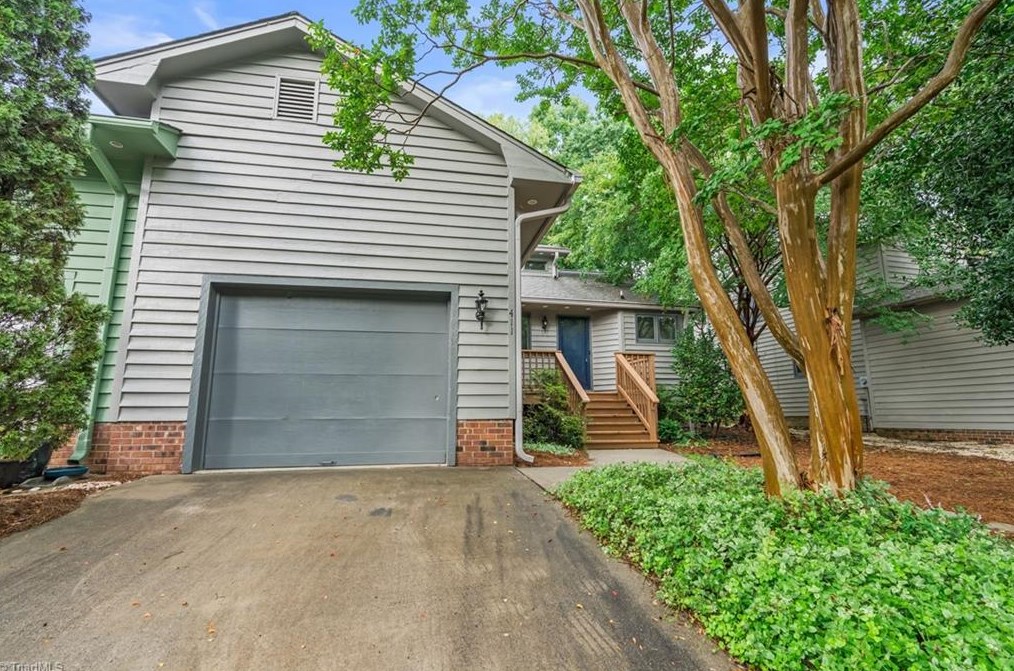 411 Chester Woods Ct, High Point, NC 27262-8541