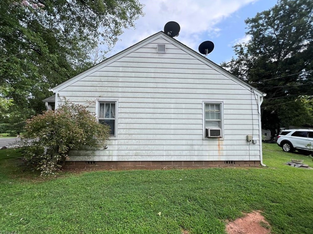 4289 N Old 52 Rd, Pinnacle, NC 27043