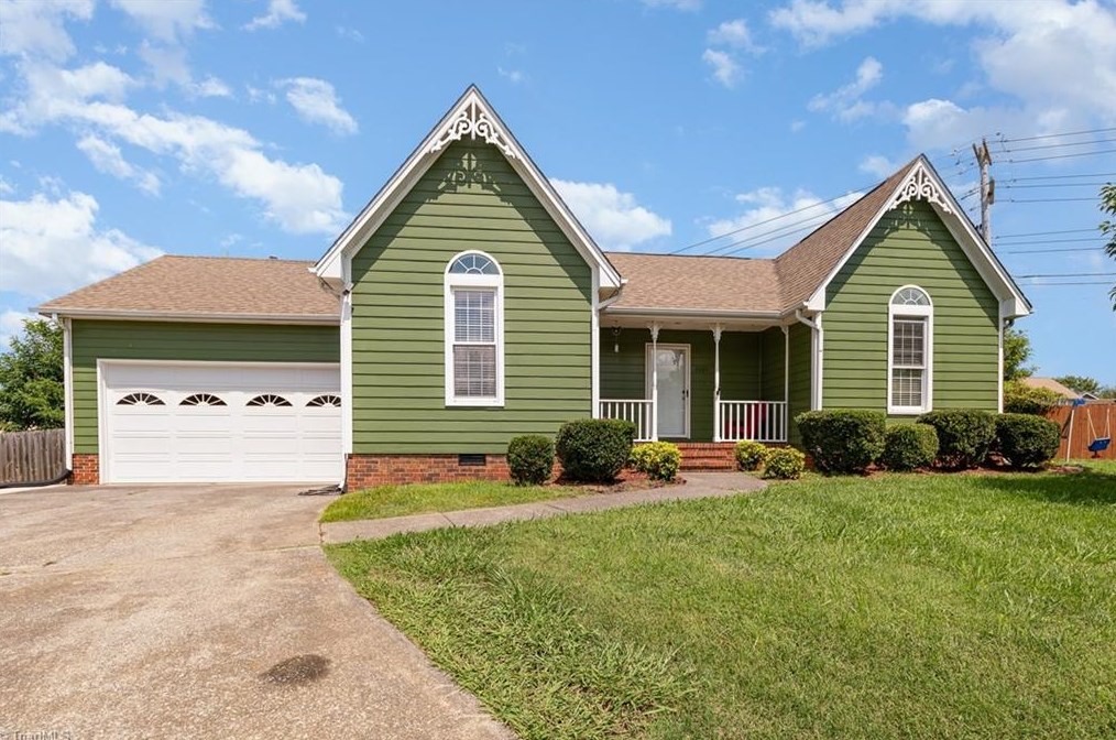2601 Bingham Ct, High Point, NC 27265