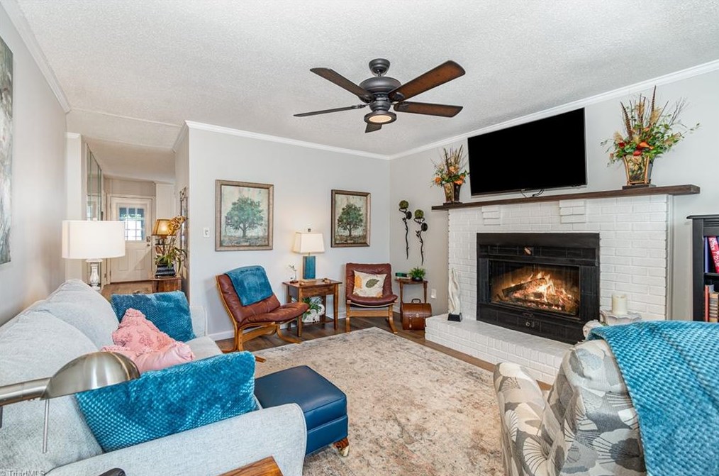 705 Meadowgreen Village Dr #d, Eden, NC 27288