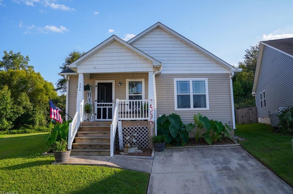 594 Denny Dr, Winston Salem, NC 27107