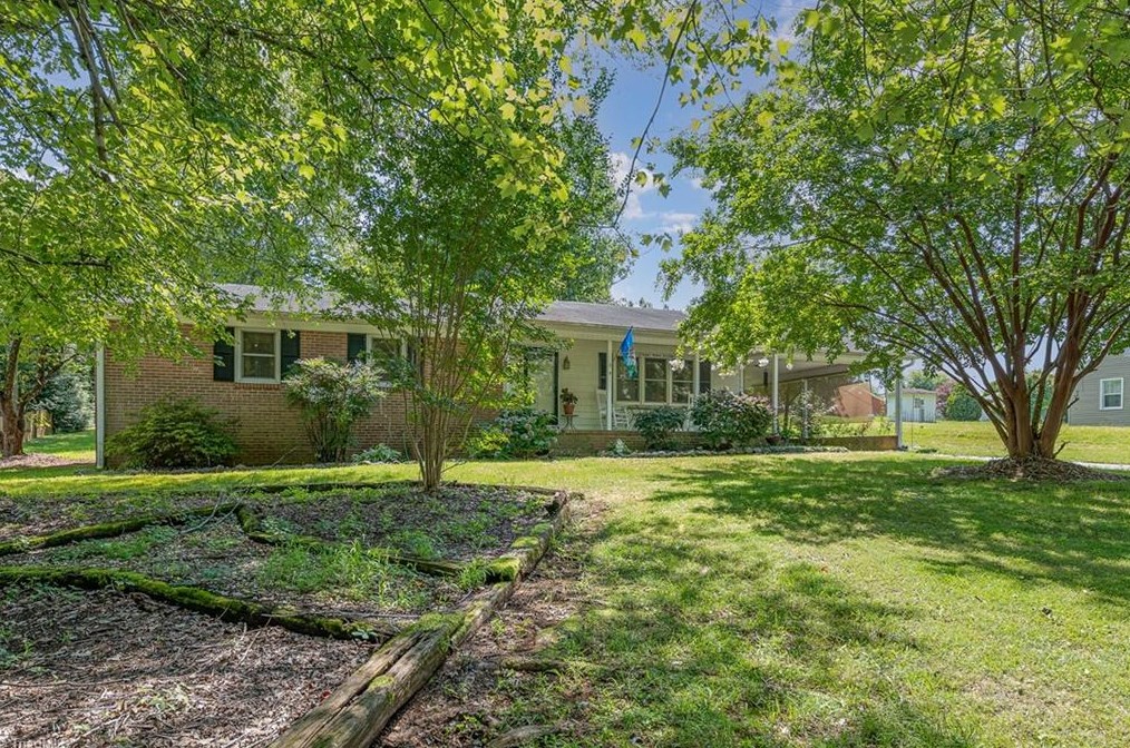 318 Lucinda Ln, Kernersville, NC 27284