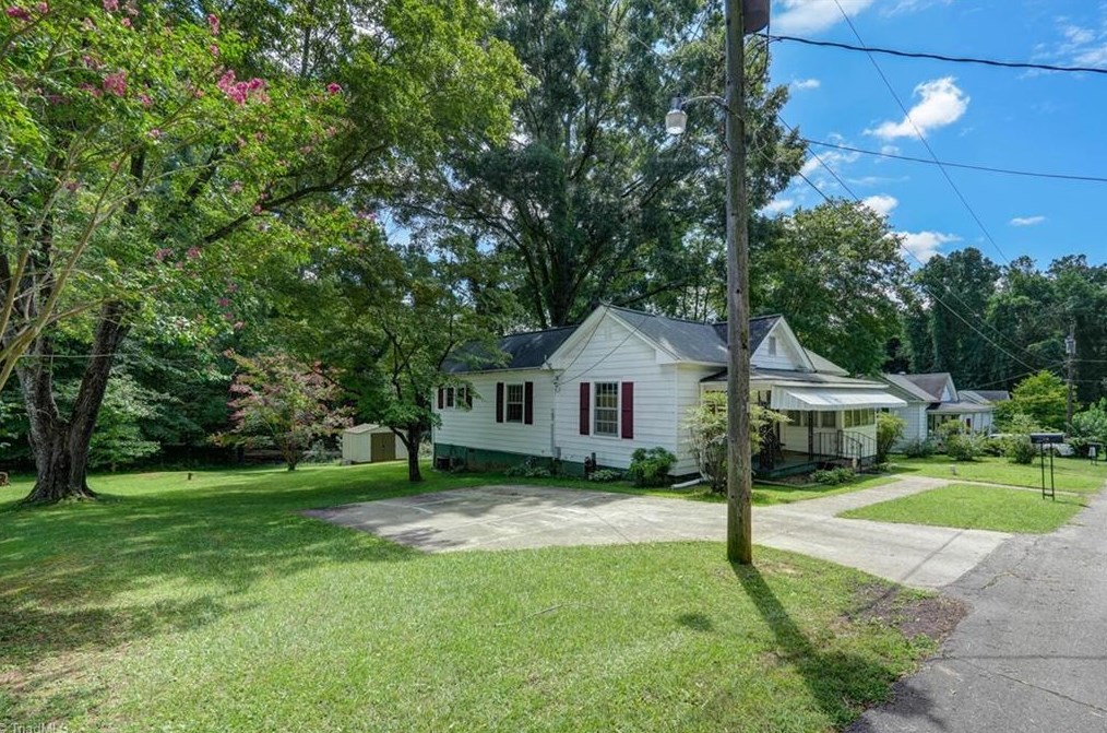 116 Hickory St, Eden, NC 27288