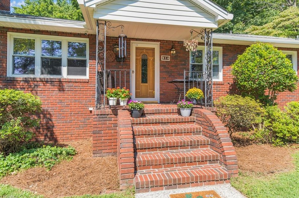 914 Gales Ave, Winston Salem, NC 27103-4512
