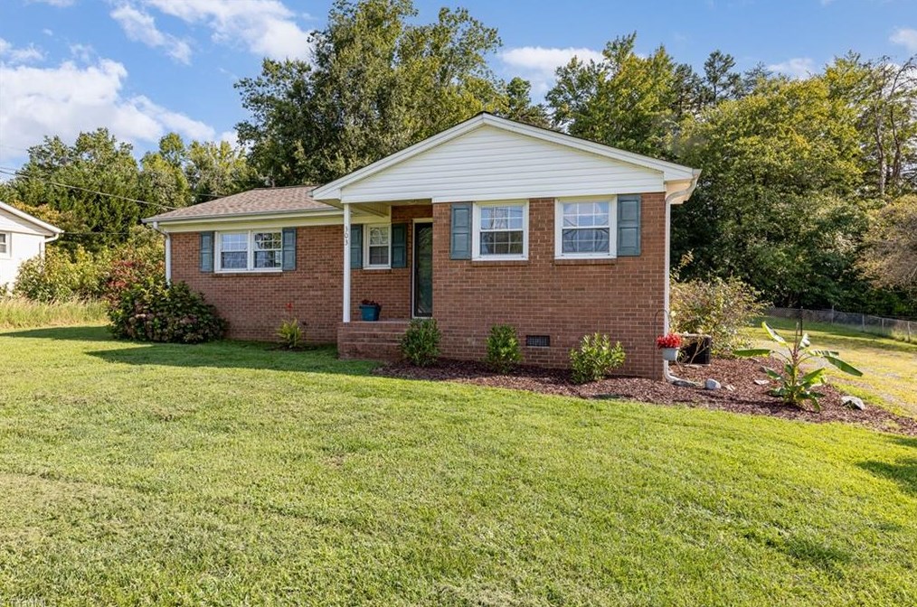 303 Linville Springs Rd, Kernersville, NC 27284