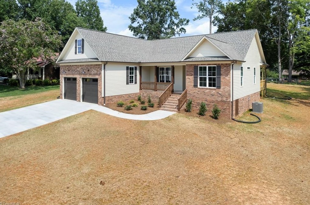 283 Courtney Ln, Lexington, NC 27295